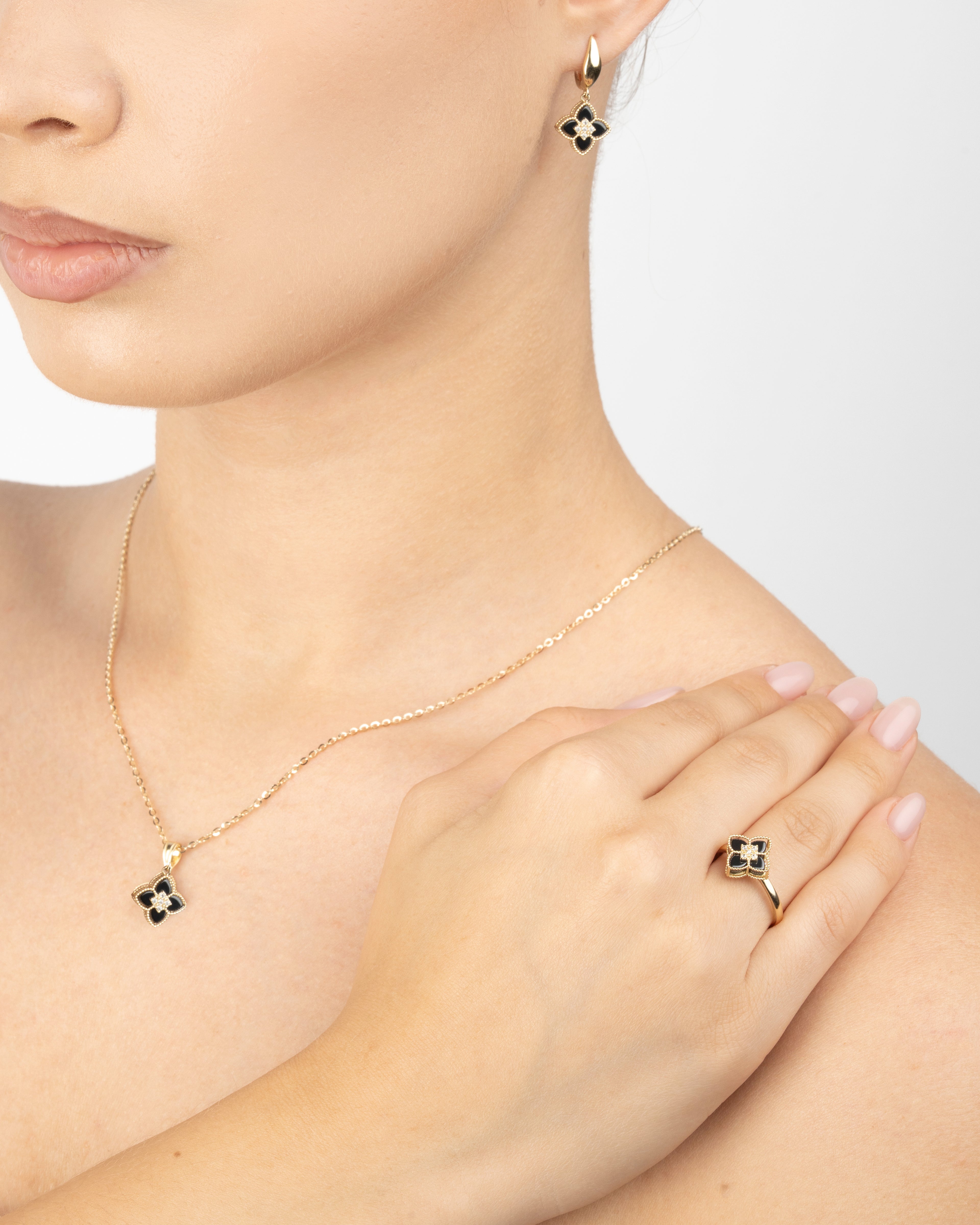 Náušnice na francúzske zapínanie Noir Fiora , 14K zlato