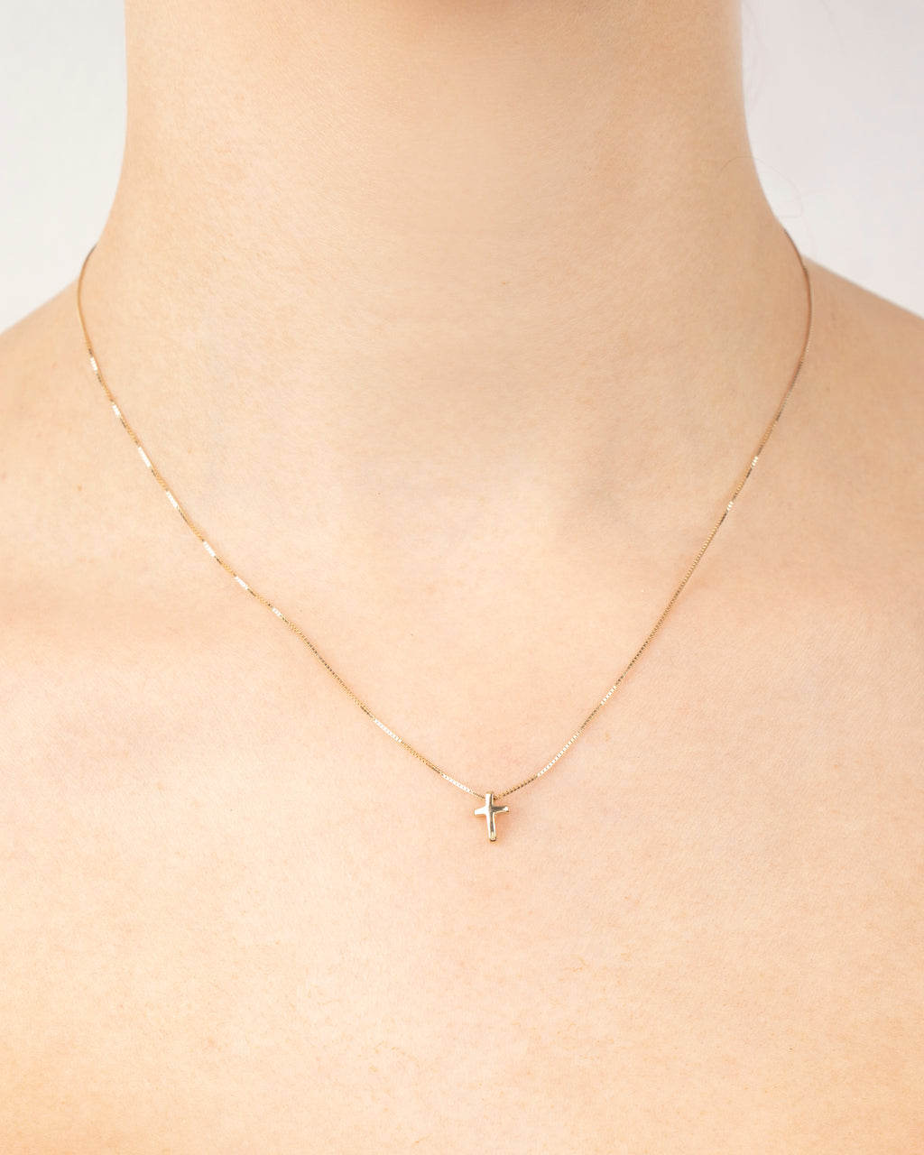 Náhrdelník Elora Cross, 14K zlato