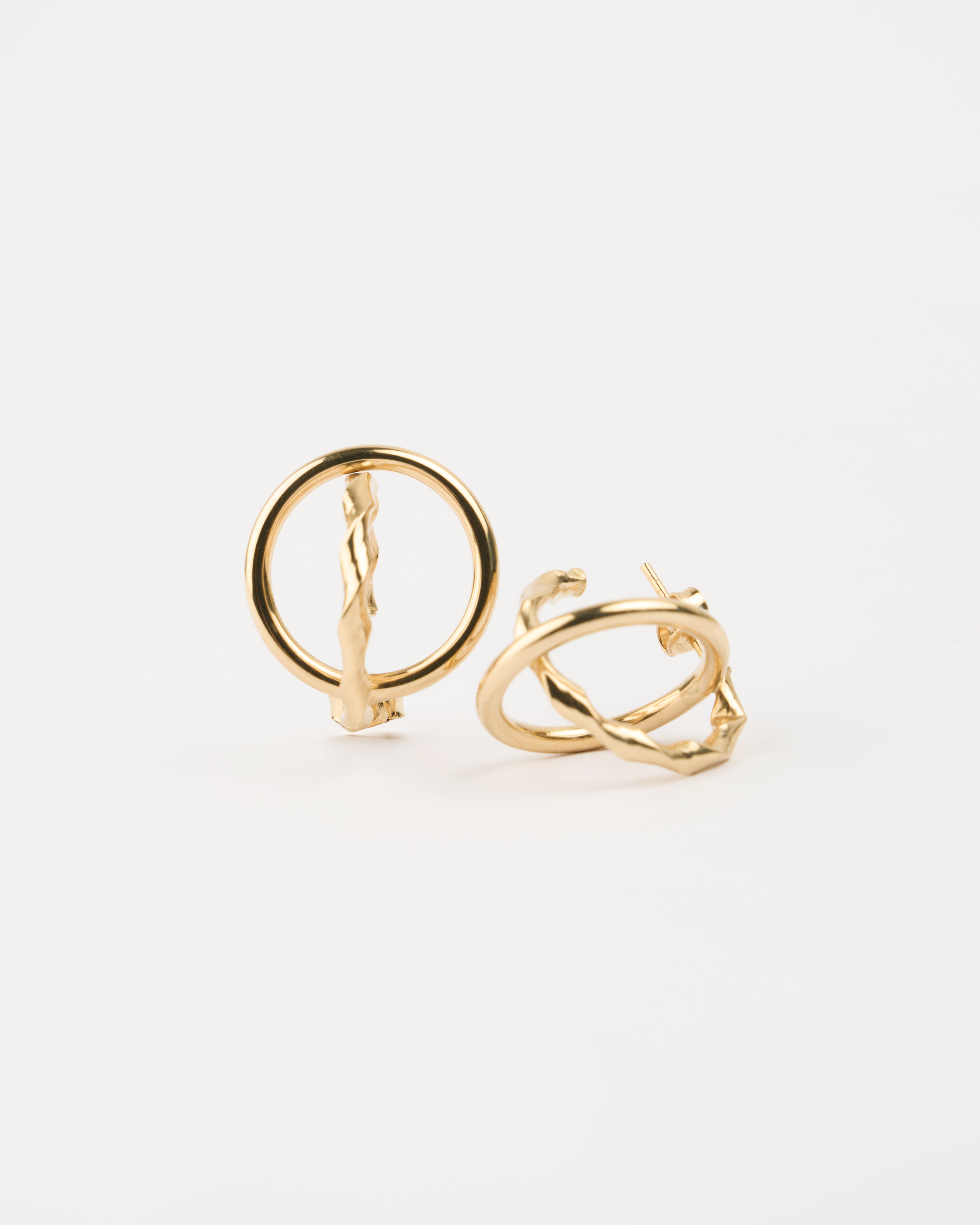 Napichovacie náušnice Vortex, 14K zlato