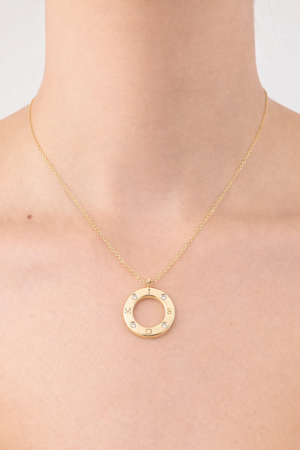 Atelier Initial Circle Pendant, 14K zlato