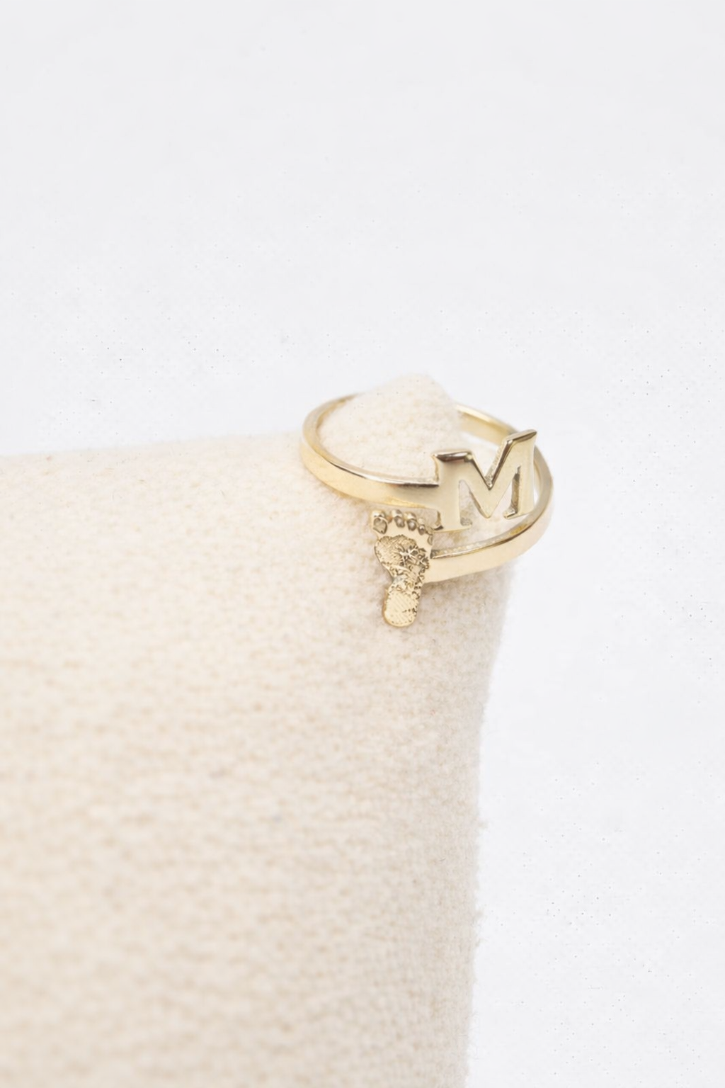 Atelier Footprint Initial Ring, 14K zlato