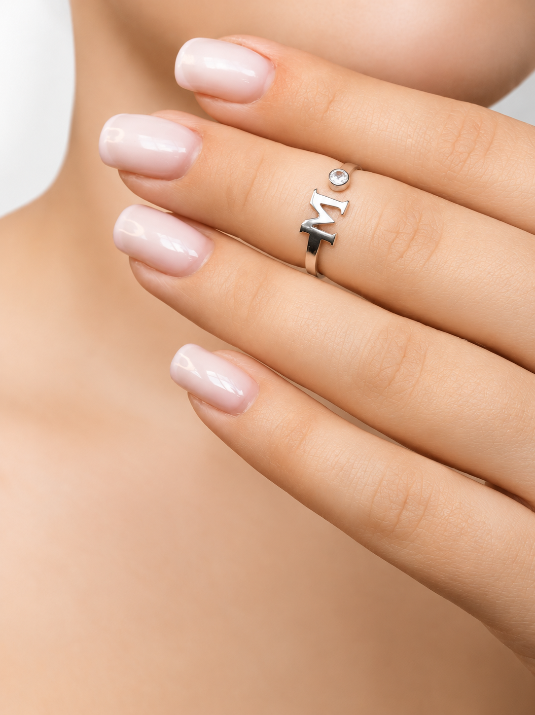 Atelier Initial Solitaire Ring, 14K zlato
