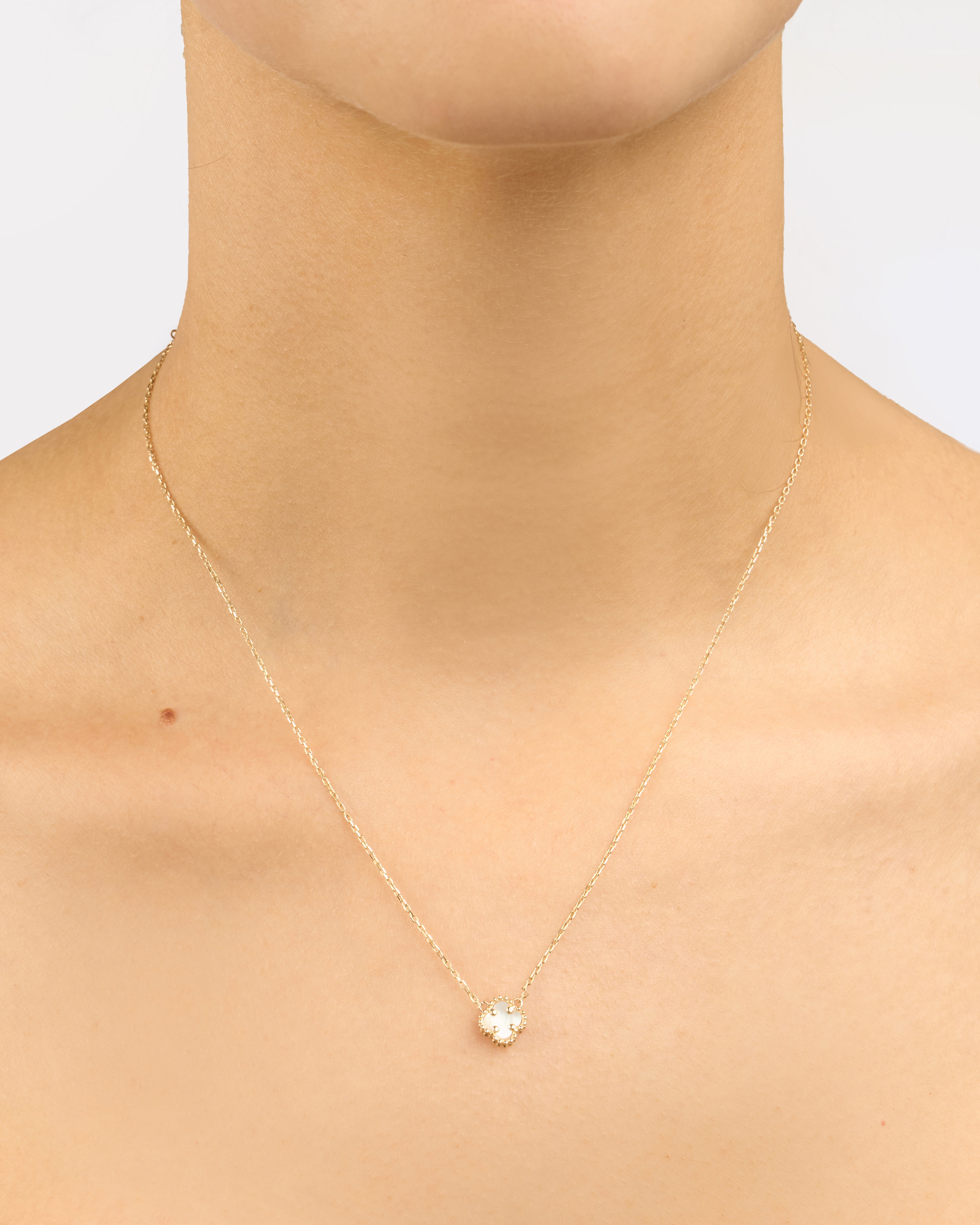 Náhrdelník Aurora Clover biely mini , 14K zlato