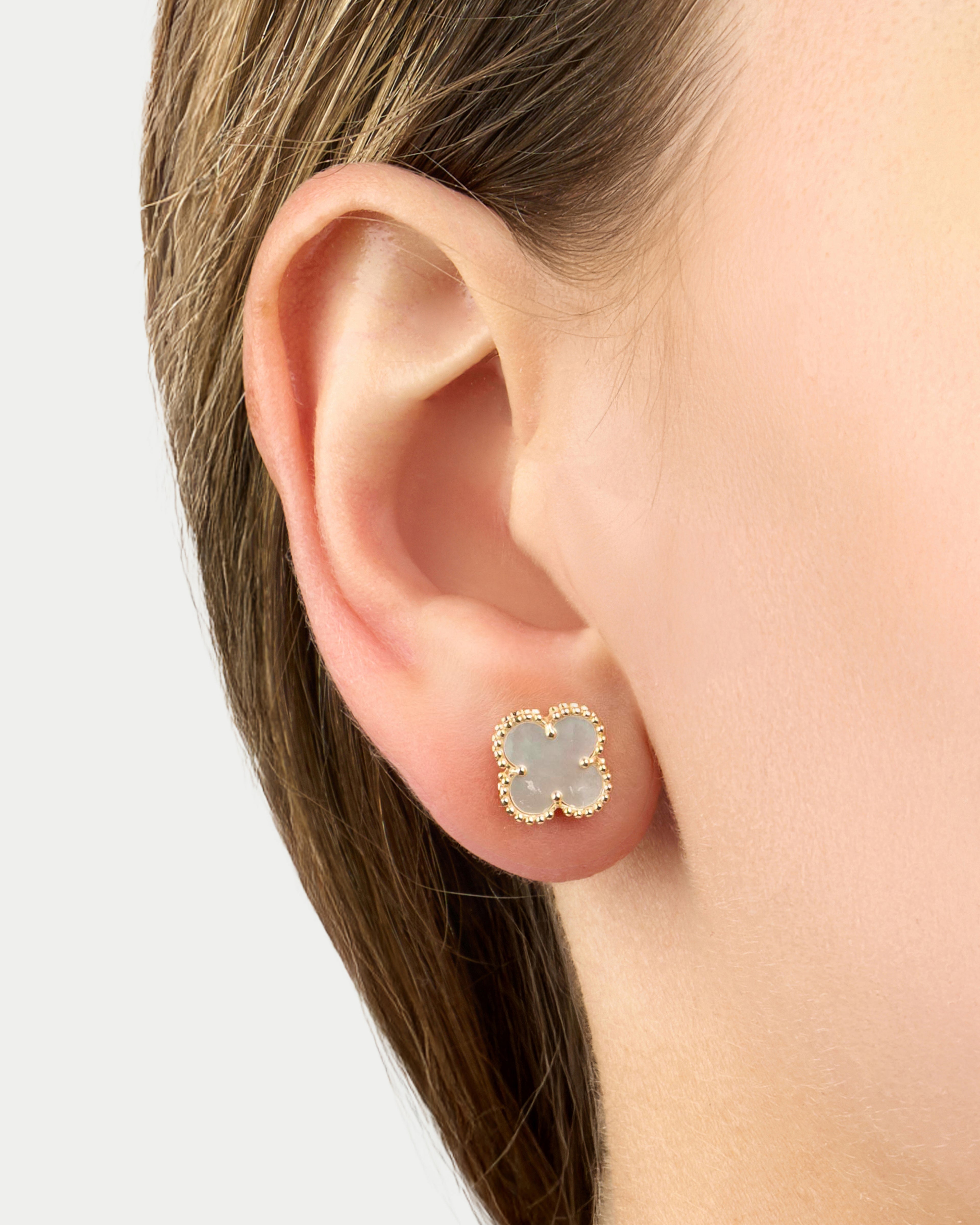 Napichovacie náušnice Aurora Clover biele stredné, 14K zlato