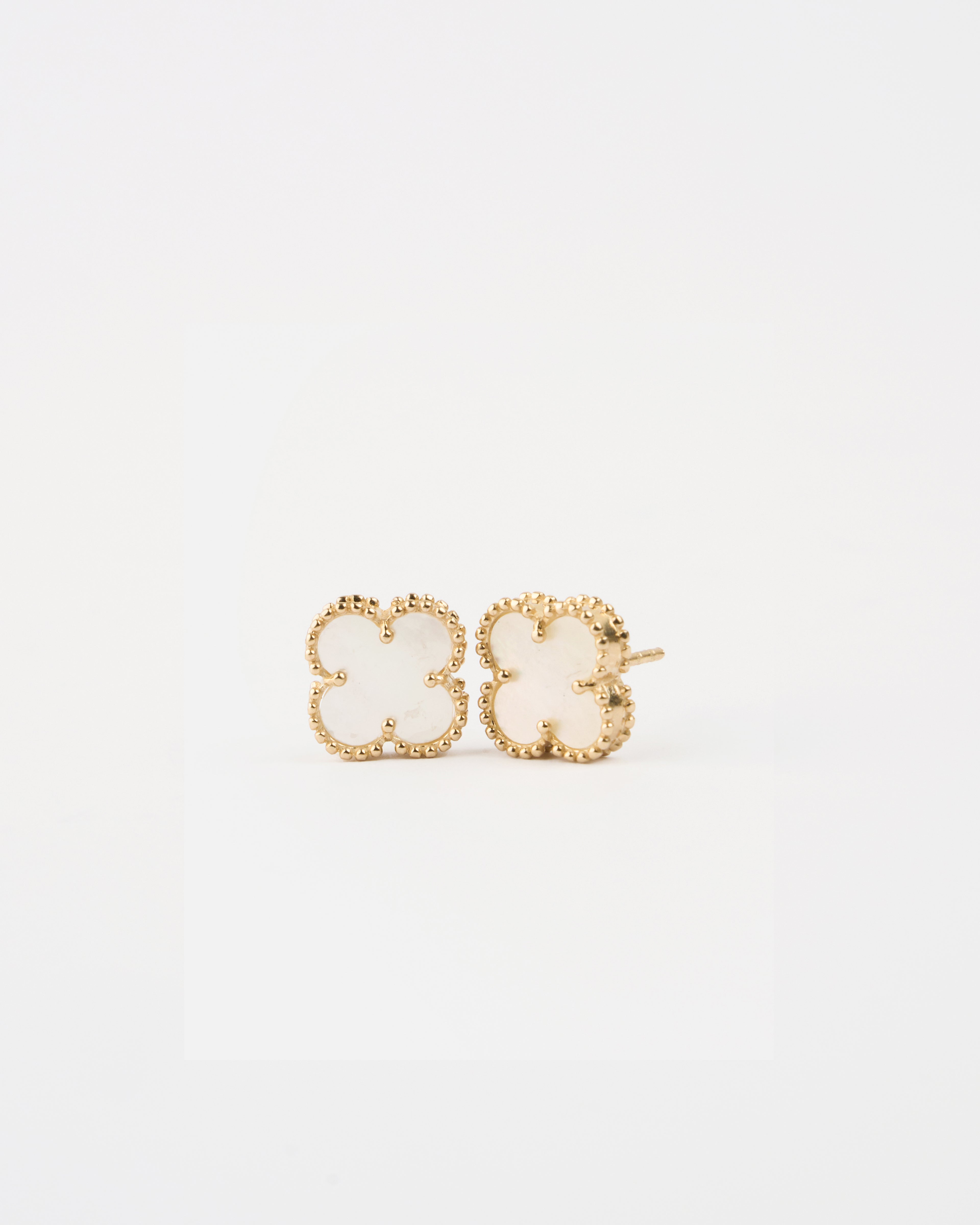 Napichovacie náušnice Aurora Clover biele stredné, 14K zlato