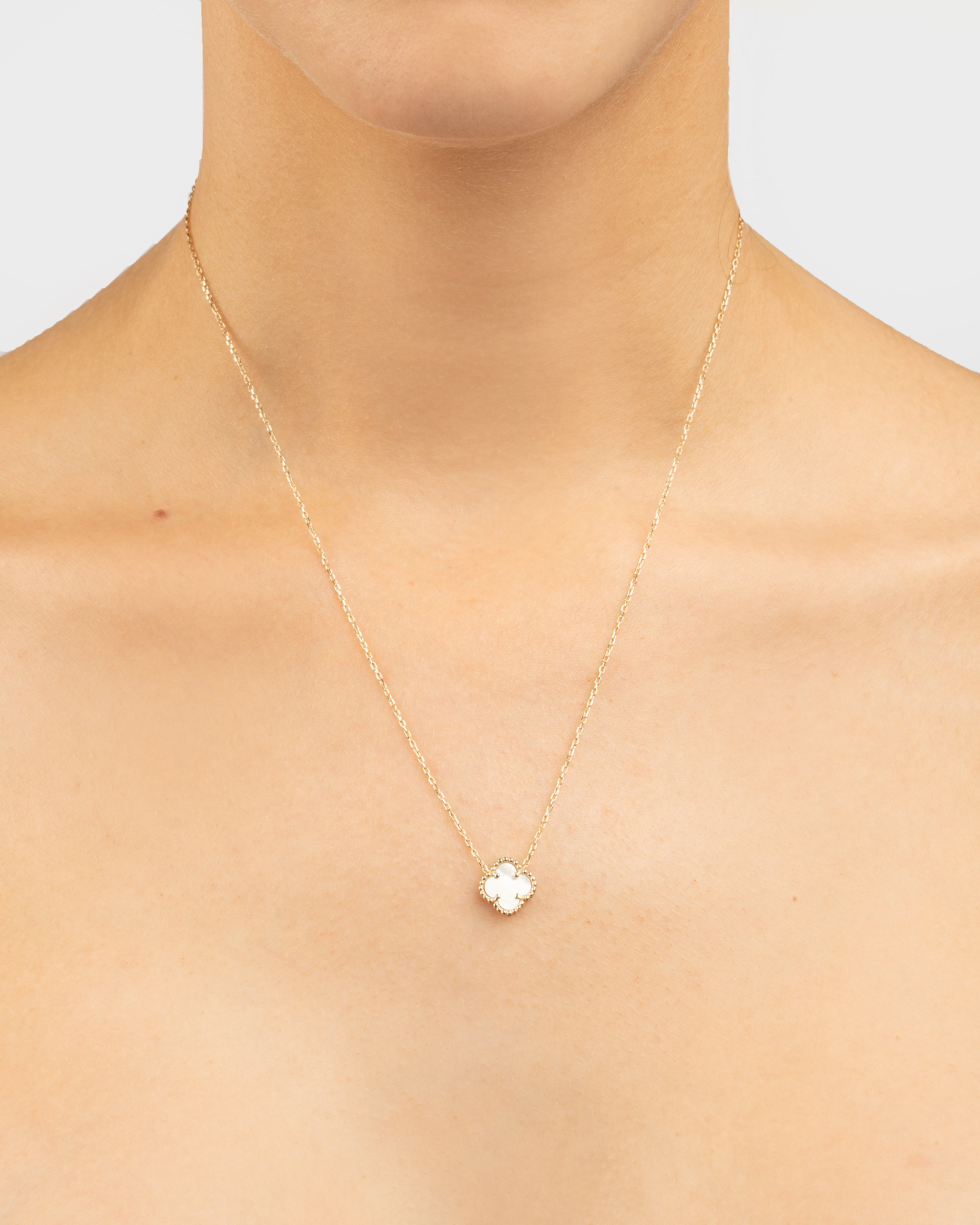 Náhrdelník Aurora Clover biely stredný , 14K zlato