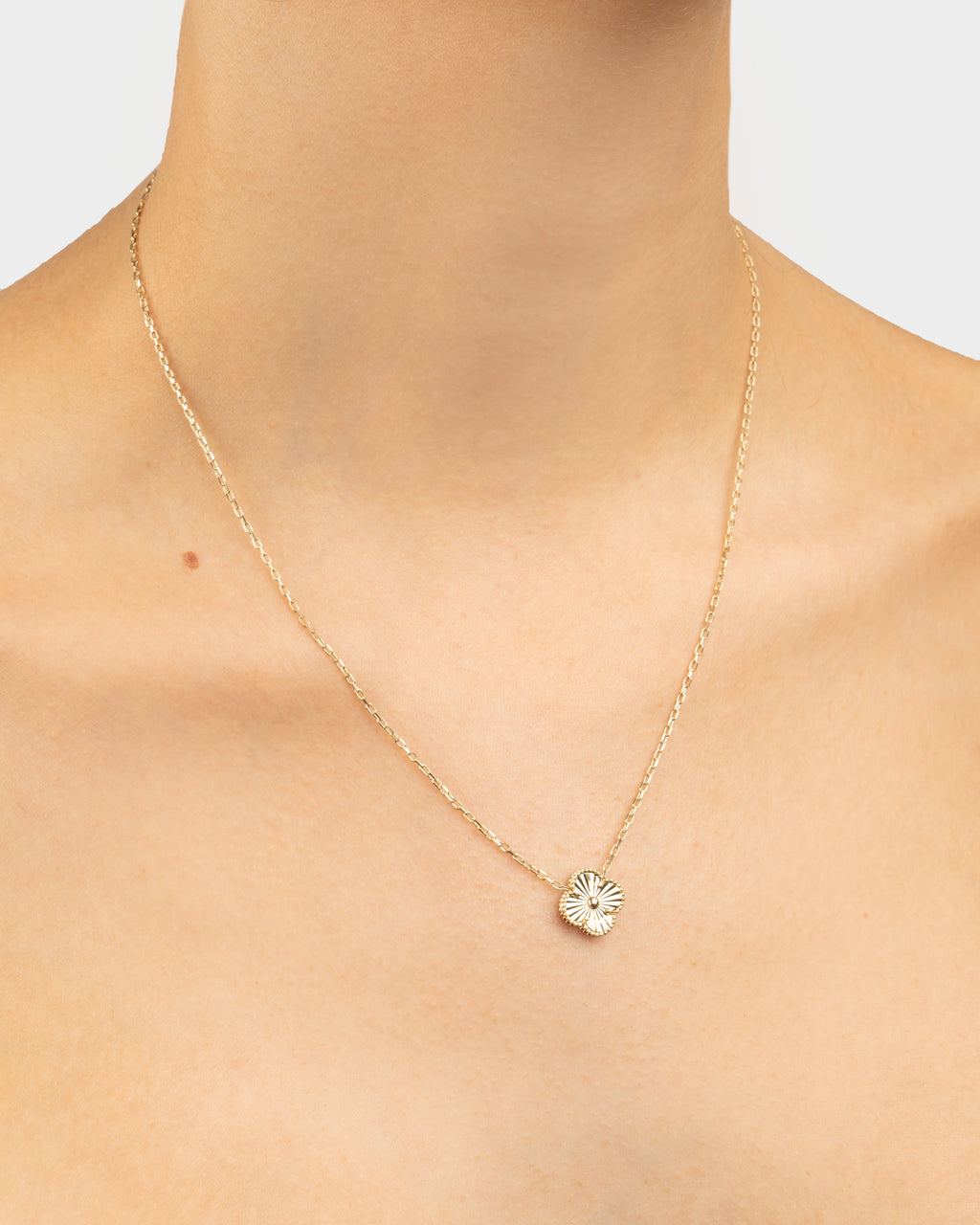 Náhrdelník Aurora Clover celozlatý brúsený stredný , 14K zlato