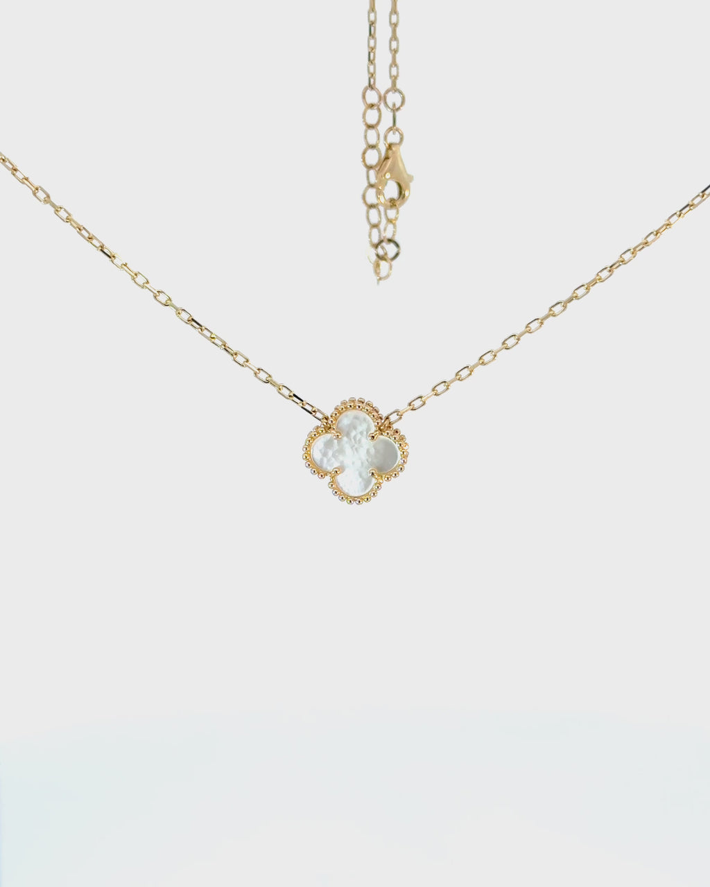 Náhrdelník Aurora Clover biely stredný , 14K zlato