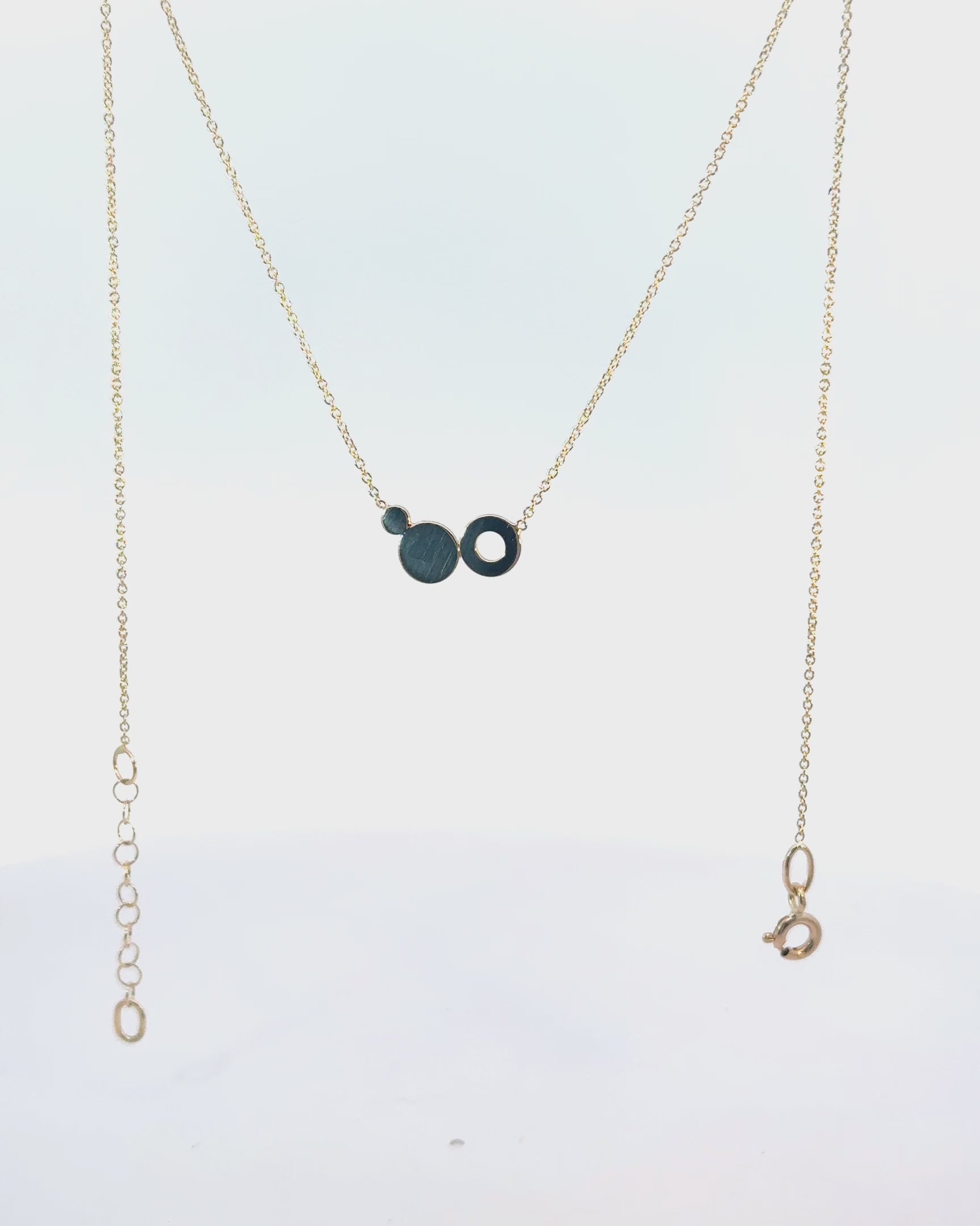 Náhrdelník Ornelle , 14K zlato chýba na krku foto