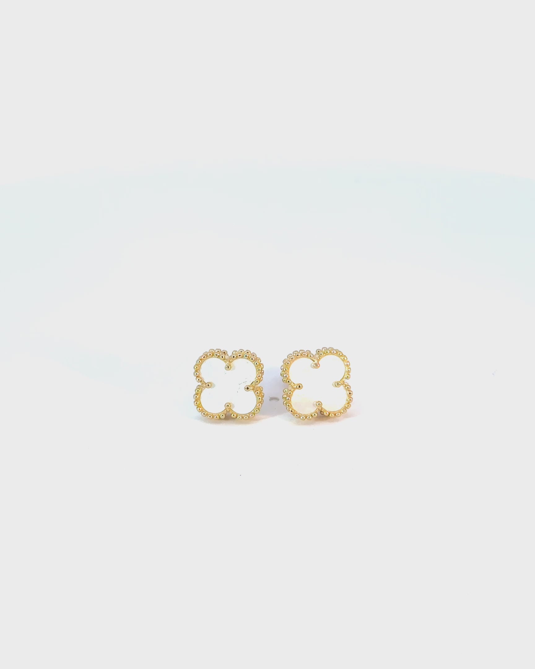 Napichovacie náušnice Aurora Clover biele stredné, 14K zlato