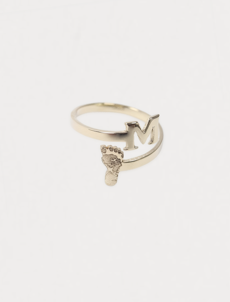 Atelier Footprint Initial Ring, 14K zlato