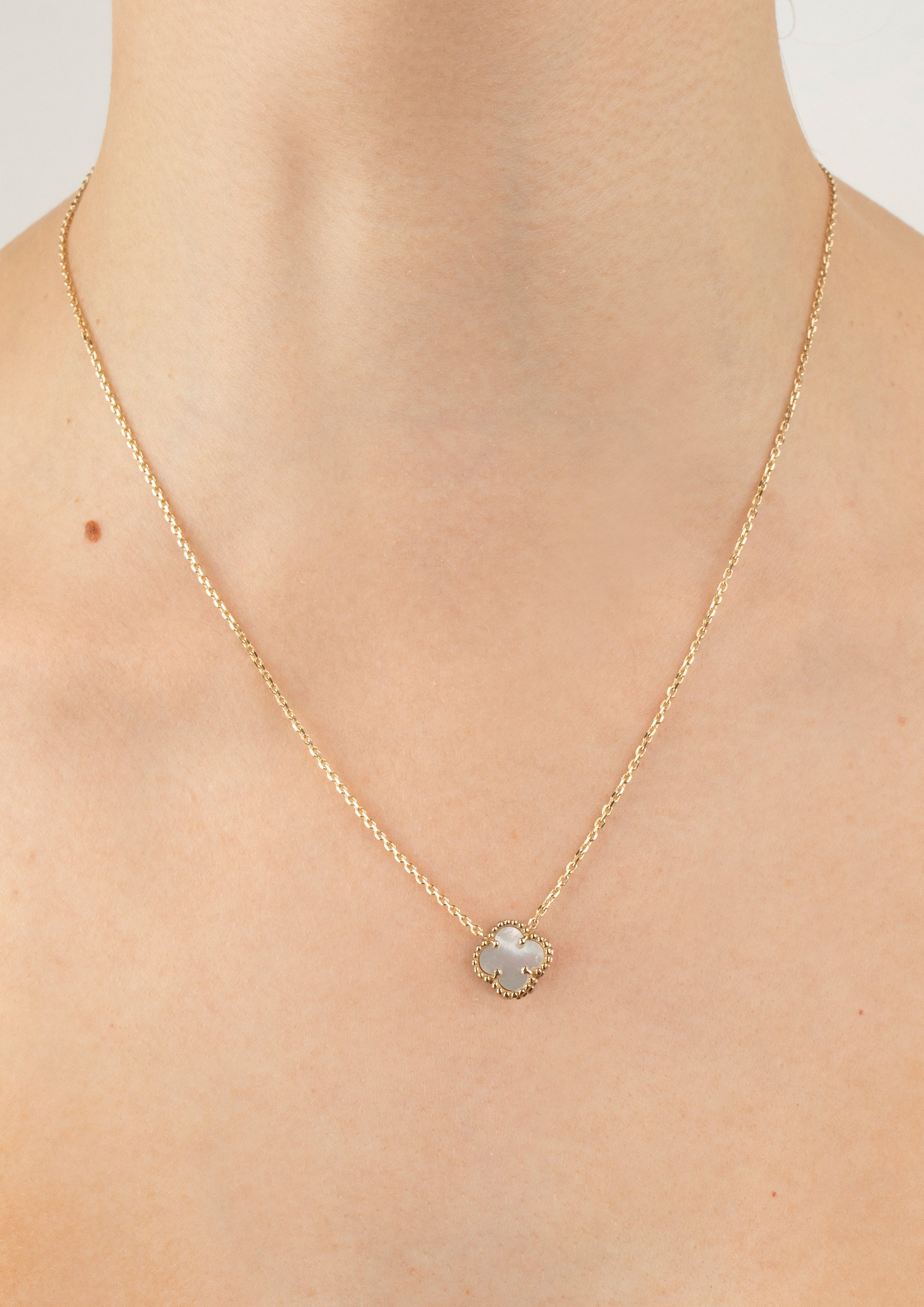 Náhrdelník Aurora Clover biely malý , 14K zlato